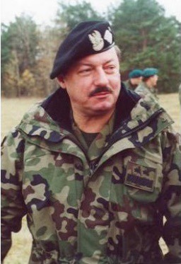 Elbląg, gen. dyw. w st. spocz. Piotr Makarewicz