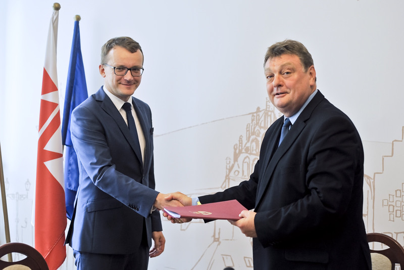 Elbląg, Umowa podpisana, czas do pracy Elbląg, Umowa podpisana, czas do pracy