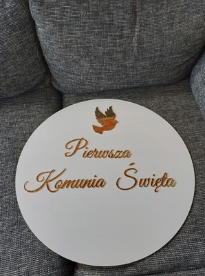 Elbląg Sprzedam baner komunijny. Duże koło o średnicy 60 cm. Akrylowe, lustrzane napisy w kolorze złota. Stan idealny.