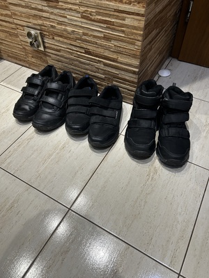 Elbląg Sprzedam buty zimowe ze zdjęcia w dobrym stanie rozmiar
Reebok rozmiar 44 a resztę to 43
Reebok za 20zł a