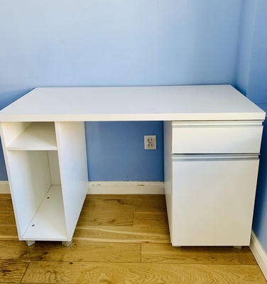 Elbląg Sprzedam solidne białe biurko z Ikea