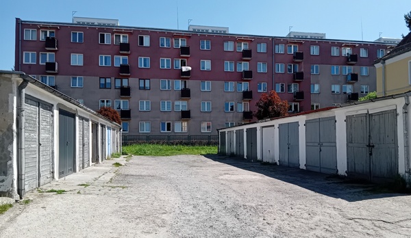 Elbląg Na wynajem garaż - ulica Chopina 6Garaż ok.17m2 z prądem. Opłaty: 360zł /m-c + prądKaucja 400zł  Nadaje