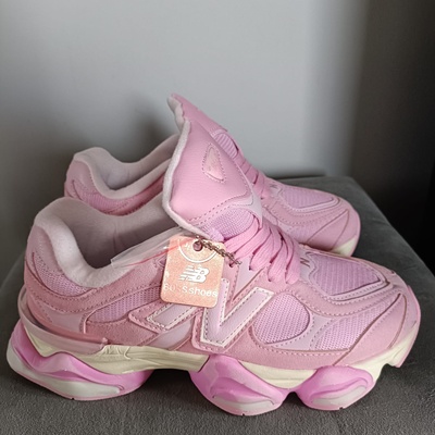 Elbląg Sprzedam Buty sportowe NB 9060
Kolor różowy 
Wkładka 23,5cm