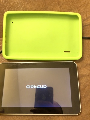 Elbląg Sprzedam kilka razy używany tablet Lenco CoolTab-70.Tablet biały z zielonym silikonowym etui. Wszystko działa