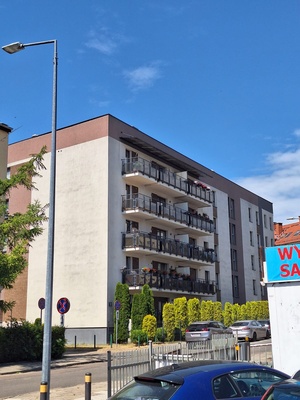 Elbląg Sprzedam mieszkanie 2 pokojowe w centrum Elbląga, dwa balkony, winda, teren ogrodzony, ogłoszenie prywatne.