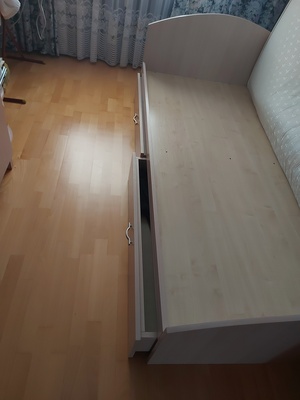 Elbląg Sprzedam łóżko / bez materaca/ robione na zamówienie w firmie Adastol  / jasne /, wymiary   200 × 110  +