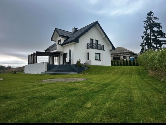 Elbląg 516 399 141 
Duży dom blisko 140m2,w jednej z najlepszych lokalizacji jaką jest Okólnik. Dom w mieście w