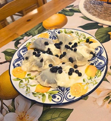 Elbląg 🌞 Na prośbę naszych Klientów - hit lata powraca!🫐🥟 Dziś w naszym barze czekają na Was