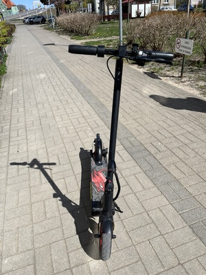 Elbląg Kluczowe cechy i specyfikacjaSilnik i prędkość: Wyposażona w silnik o mocy 350 W, który pozwala na jazdę z
