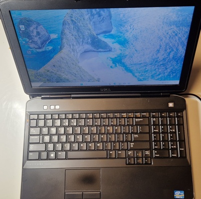 Elbląg pancerny aluminiowy dell latitude e5530 w dobrym + stanie ekran 15.6 błyszczący procesor i5 8gb ram 120 dysk ssd
