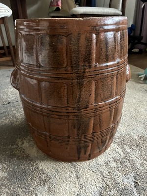 Elbląg Sprzedam duży gar kamionkowy (gliniany) w bardzo dobrym stanie. Posiada dwoje uszu do chwytania. 
Średnica 29