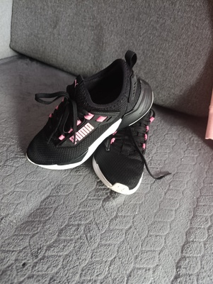 Elbląg Buty dla dziewczynki Puma rozmiar 33 dwa razy noszone