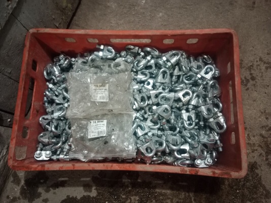 Elbląg Zestaw nowych zacisków kablowych M16.Posiadam 300 sztuk - 2,5 zł/ sztuka. 
Odbiór osobisty Elbląg lub możliwość