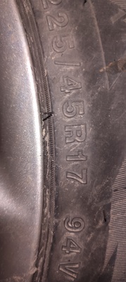 Elbląg Dwie alufelgi 8Jx17H2 pozostały po Audi na nich opony zimowe. .. stan dobry dodatkowo 2 opony z uszkodzonych