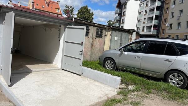 Elbląg Mam do wynajęcia garaż murowany w centrum miasta przy  Ul. Trybunalskiej, z prądem i własnym licznikiem.