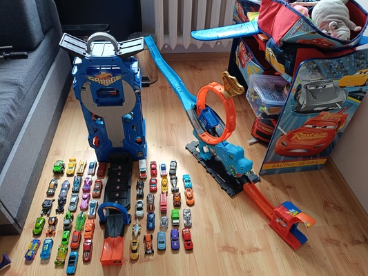 Elbląg Dzień dobry. Do sprzedania mam zestaw psi patrol i duży zestaw hot wheels jak na zdjęciach, cena 450 zł za
