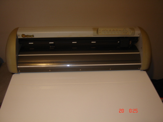 Elbląg Sprzedam ploter tnący 2D BOBCAT 60,zakupiony w 2006 roku i nigdy nie był  używany.