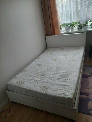 Elbląg Sprzedam łóżko z materacem o wymiarach: łóżko 210x130,materac 200x120
Polecam, stan bardzo dobry. 
Łóżko