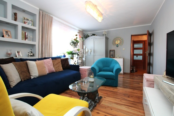 Elbląg NIERUCHOMOŚCI ANNA KRASZEWSKA Mieszkanie 3-pokojowe z balkonem i mediami miejskimi ul.