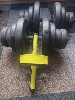 Elbląg Sprzedam używane hantle bitumiczne zestaw 2x20 kg. 
oraz kółko do ćwiczeń.