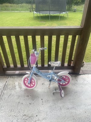 Elbląg Sprzedam dwa rowerki dziecięce Kraina Lodu 12” i 16” w bardzo dobrym stanie, noszą normalne ślady