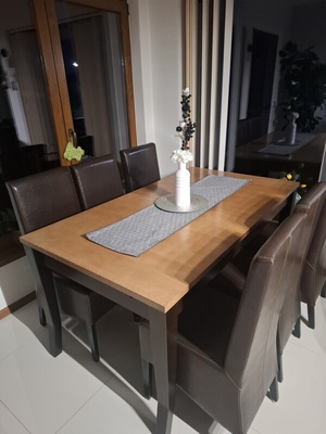 Elbląg Rozkładany stół drewniany z krzesłami