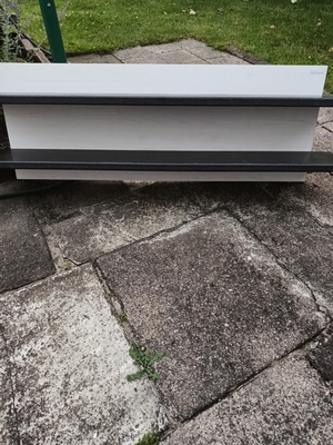 Elbląg Sprzedam fajną podwójną półkę Meble Wójcik czarno-białą o wym. 126cm. /20cm. Wys 40cm. W dobrym stanie. Półka