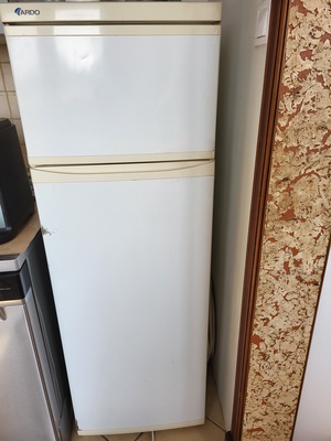 Elbląg Sprzedam lodówke ARDO wys. 140cm z zamrażarką w pełni sprawną (normalne ślady użytkowania)