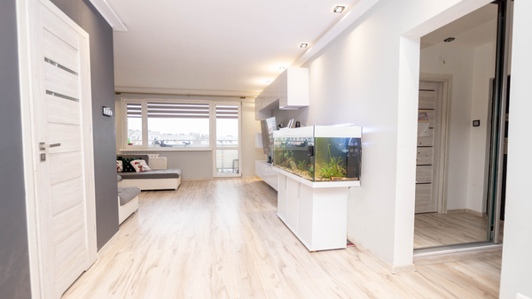 Elbląg * * * ABC NIERUCHOMOŚCI * * *NOWA CENA! PRZESTRONNE MIESZKANIE NA ZAWADZIE3 pokoje o pow. 61,40 m2, 4 piętro,