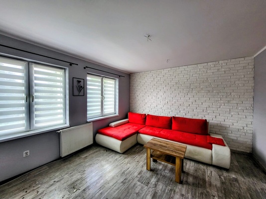 Elbląg AS  NIERUCHOMOŚCI  POLECATRZYPOKOJOWE  MIESZKANIE  Z  OGRÓDKIEMElbląg, ul.