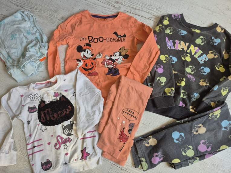 Elbląg Sprzedam pakiet mix ubrań dla dziewczynki.
Ubrania czyste i zadbane w rozmiarze 122 plus adidaski.
Dodatkowo