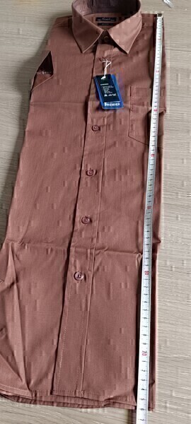 Elbląg Nowa koszula męska, rozm ok. XL, brązowa, na krótki rękaw. Cena 20 zl. Dlugosc 70 cm, szerokość 61 cm