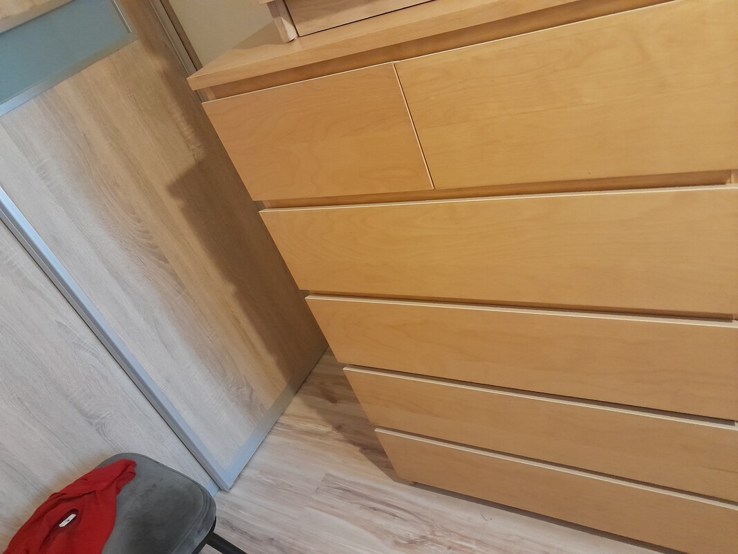 Elbląg Sprzedam komode z 6 szufladami, stan bardzo dobry. Wysokosc 122cm Szerokosc 80cm Głębokość 48cm Jasny dab Cena