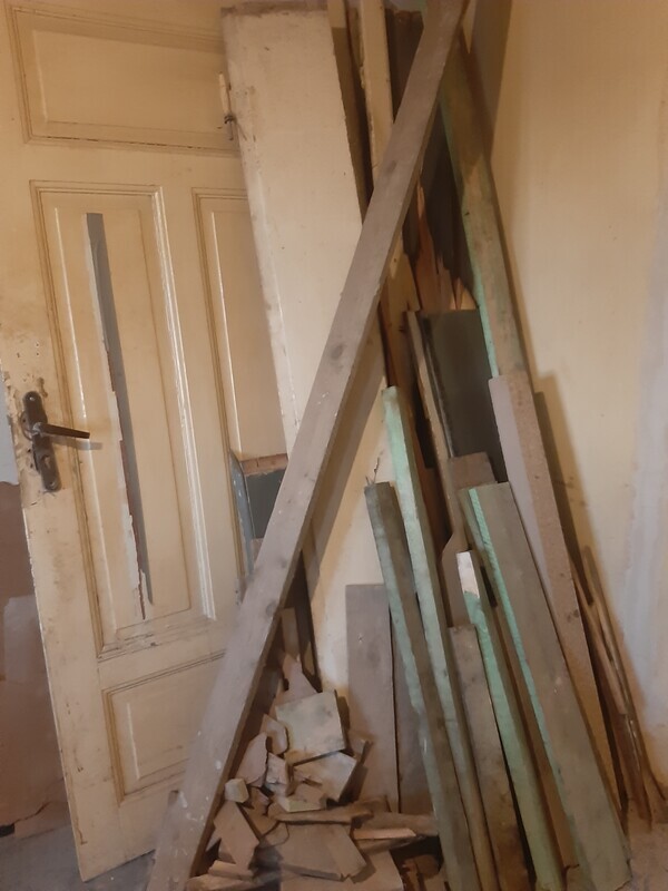 Elbląg Oddam drewno widoczne na zdjęciu. Stare drzwi, futryny, deski.