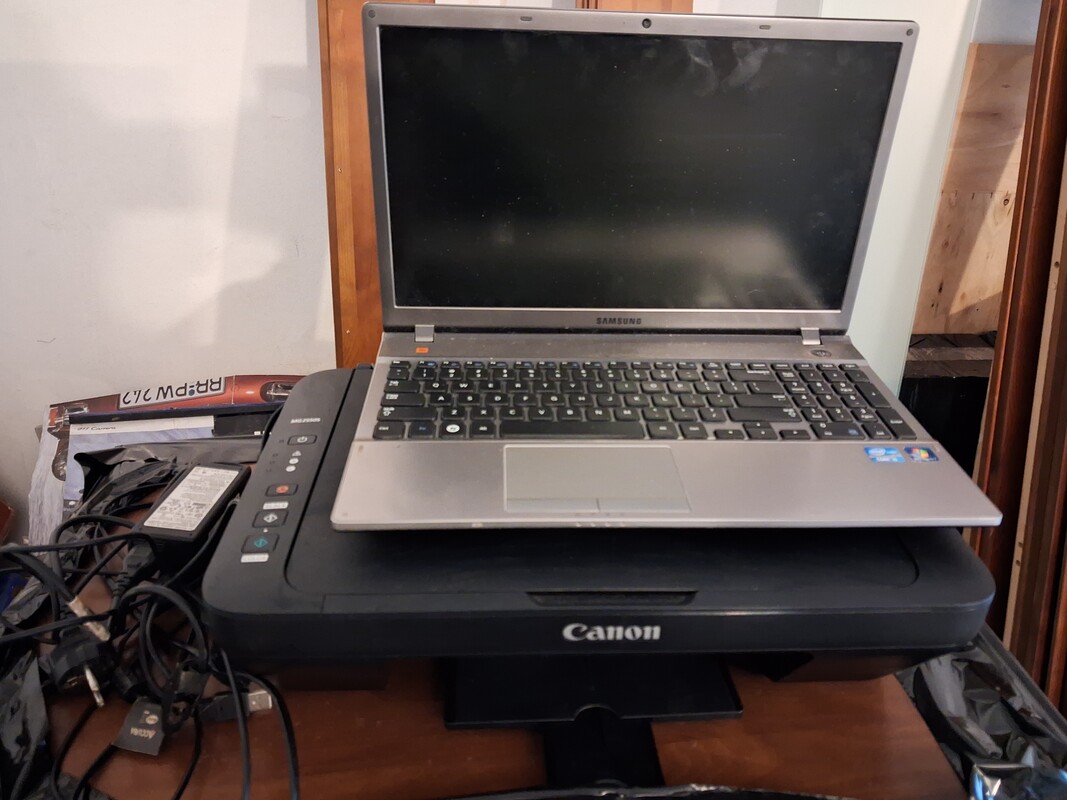 Elbląg Samsung laptop i drukarka Canon. Byly sprawme do końca. W szafie przeleżały rok. Może się komuś przyda.