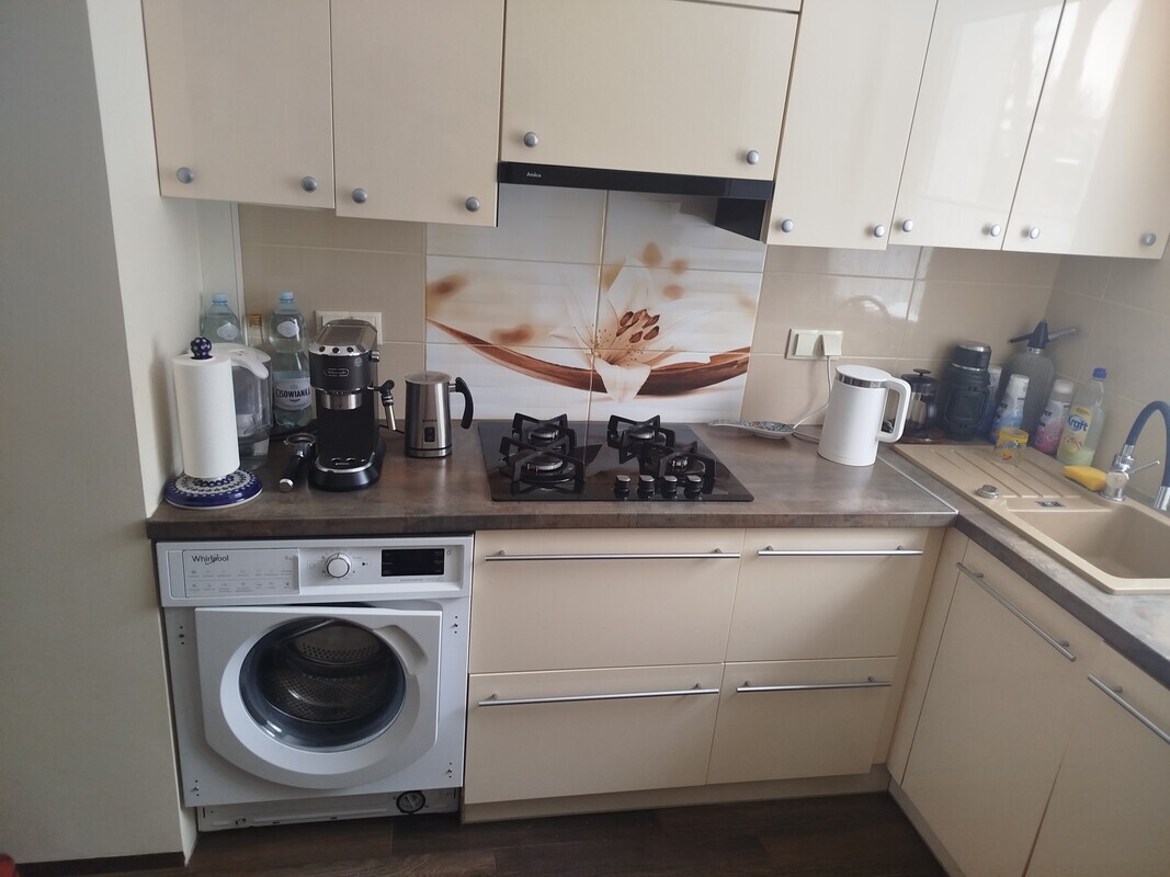 Elbląg Sprzedam meble kuchenne 2,5X3,5m lakier, szuflady z domykaniem. Zmywarka pod zabudowę 45cm. W komplecie