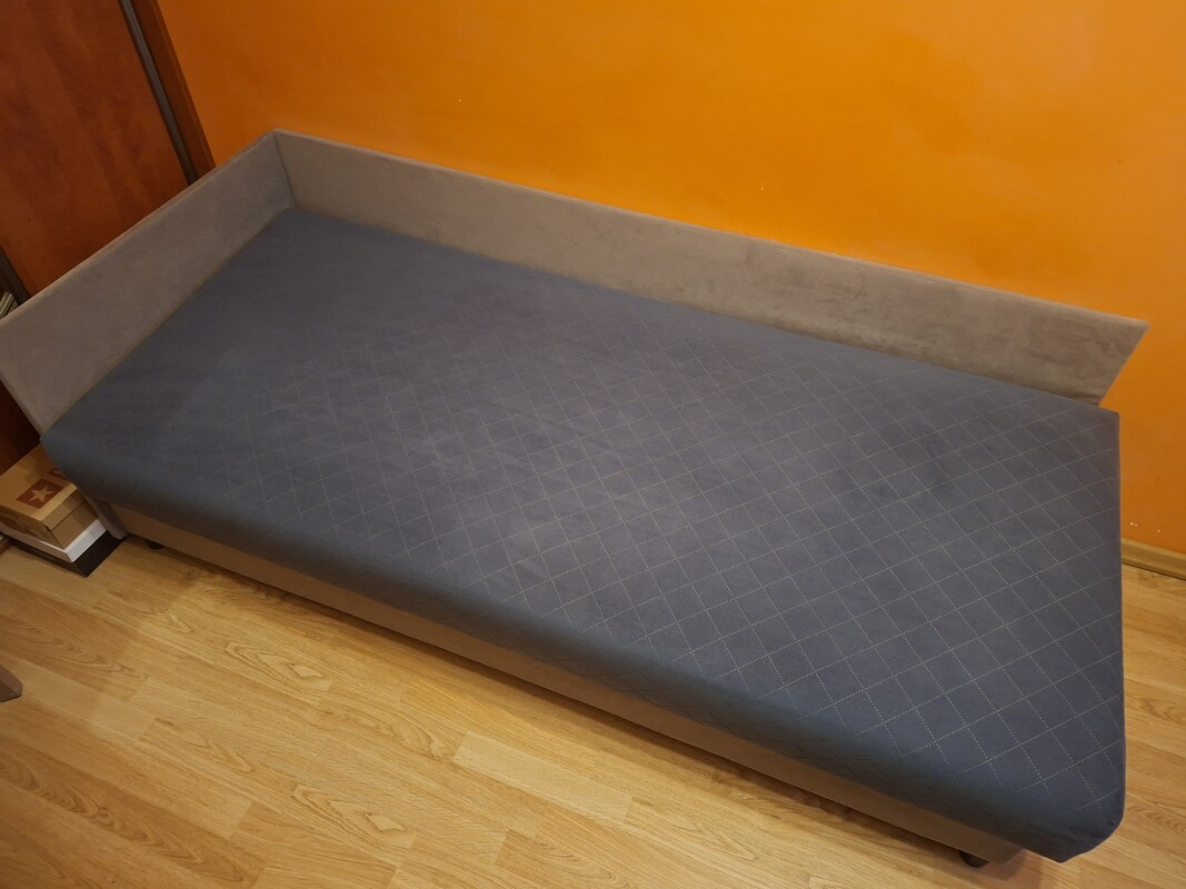 Elbląg Oddam tapczan w bdb stanie
i 2 ciekawe komody. 
Patrz moje ogloszenia tam są inne zdjęcia. 
Nie zapewniam