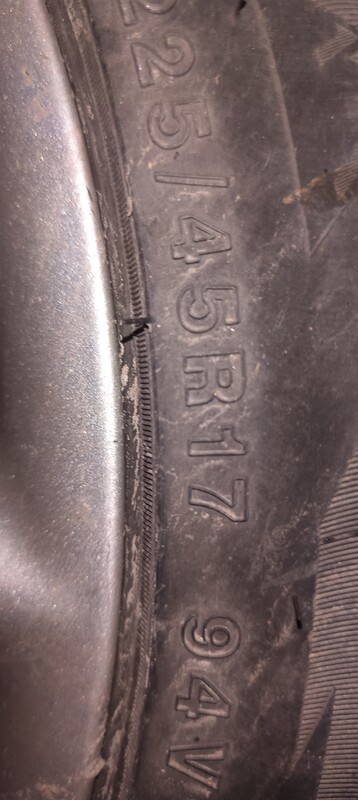 Elbląg Dwie alufelgi 8Jx17H2 pozostały po Audi na nich opony zimowe. .. stan dobry dodatkowo 2 opony z uszkodzonych