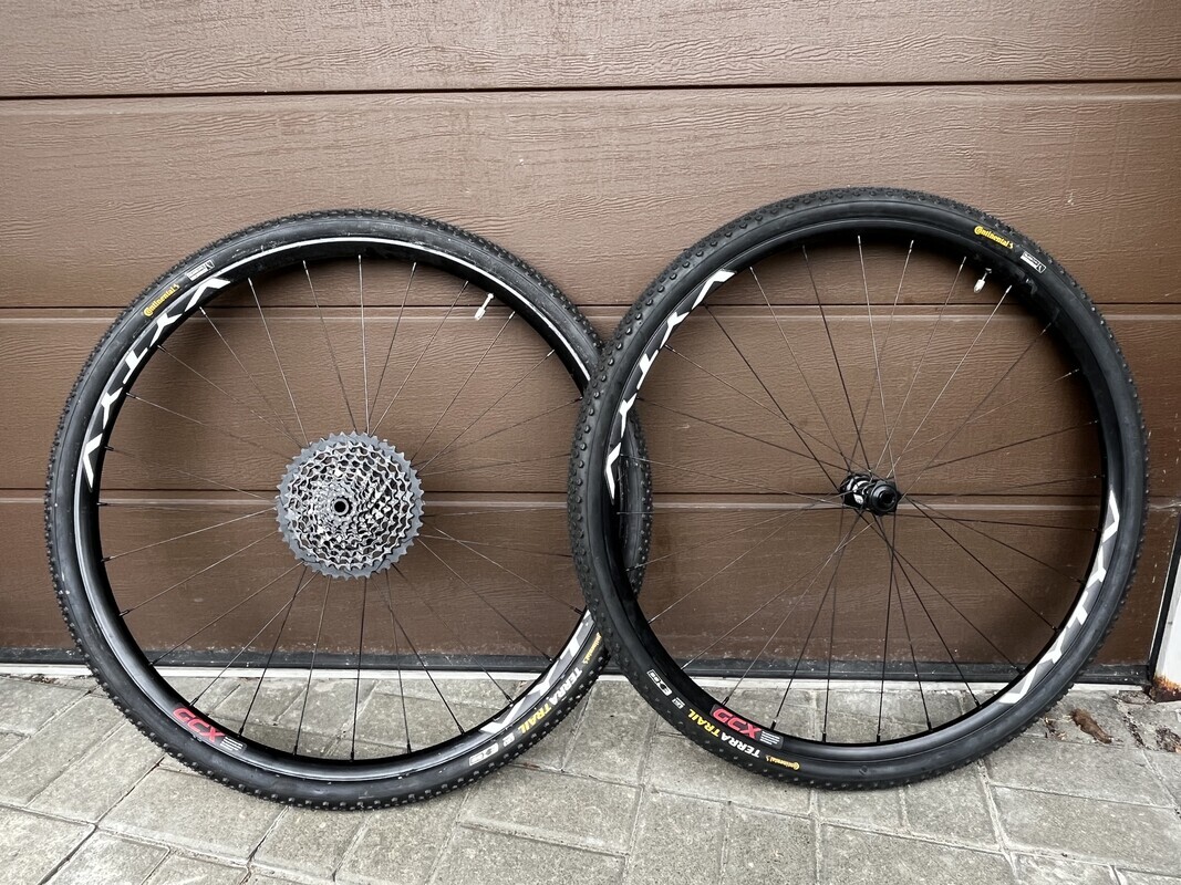 Elbląg sprzedam koła rowerowe tubeless; sztywna oś; felgi VYTYV, opony Continental Terratrail 40 mm, piasta DT swiss