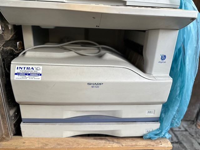 Elbląg Kserokopiarka SHARP AR-5220 Sprzedam kserokopiarkę SHARP AR-5220.Urządzenie działało do końca użytkowania. Może