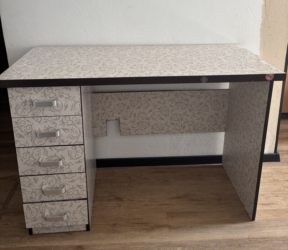 Elbląg Sprzedam biurko szerokość 122cm, wysokość 85 cm