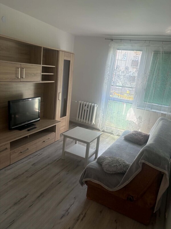 Elbląg Do wynajęcia mieszkanie 3 pokojowe z balkonem na ul. Wadysława IV
Powierzchnia 48m2 
* 1 piętro 
* Umeblowane
*