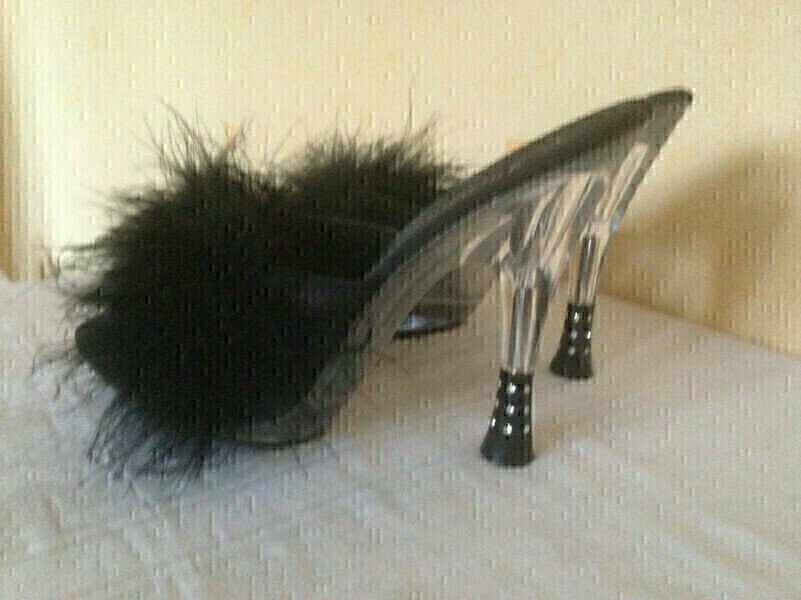 Elbląg 1.Piękne luksusowe klapki Nowe !!!
Glitzy Pleaser USA za 399 zł
2.Szpilki czarne nowe z czerwonym spodem