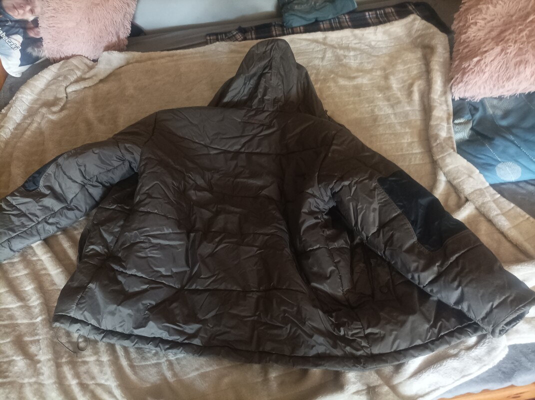 Elbląg Witam. Oddam za coś słodkiego lub 4 paka  kurtkę zimową męska ( xl  na wzrost około 180 cm. ) kilka razy noszona.