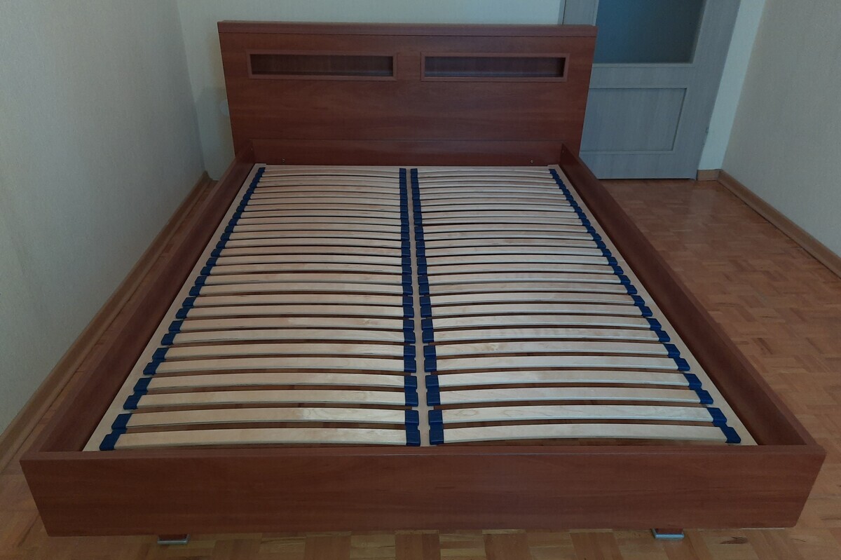 Elbląg Sprzedam łóżko polskiego producenta VOX z zestawu Romeo i Julia ze stelażem, zagłówkiem i skrzynią.