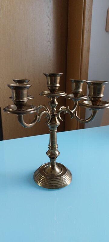 Elbląg Sprzedam  swiecznik, mosiężny oraz kilka  kryształów, 
Swiecznik  40 zł
Kryształy 40zł