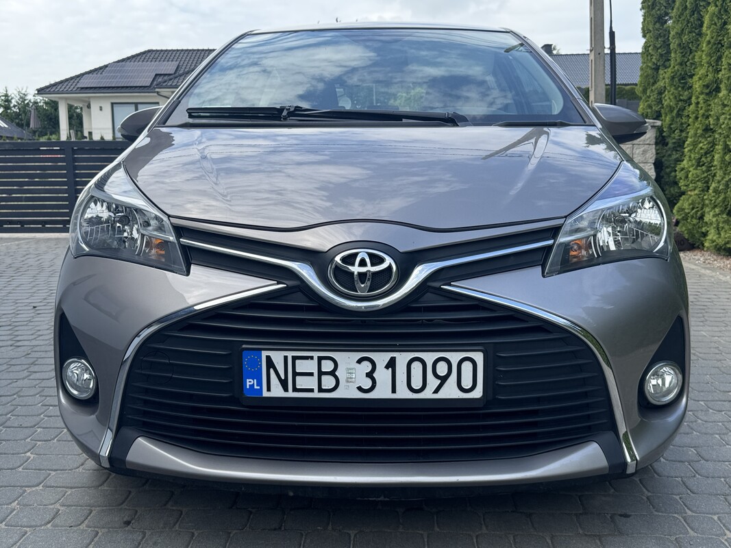 Elbląg Toyota Yaris 1.33 99 KM rok 2014 - Polski salon