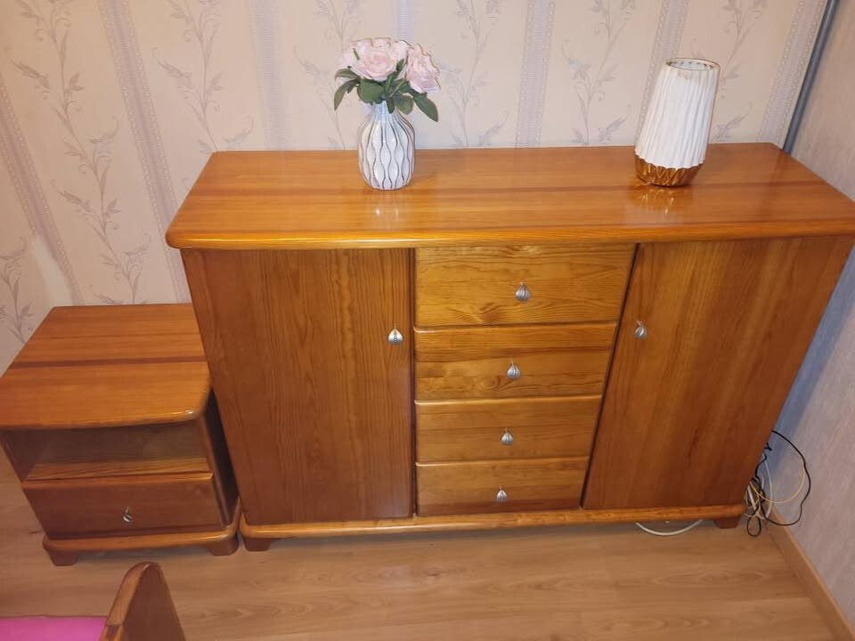 Elbląg Sprzedam meble do sypialni: łóżko, komoda i 2 stoliki nocne. 
Transport we własnym zakresie. 
Cena do negocjacji