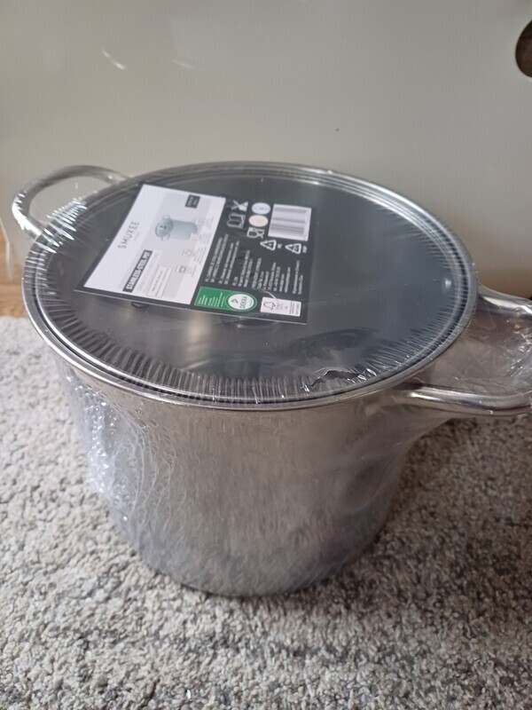 Elbląg NOWY zafoliowany wysoki garnek że stali nierdzewnej z pokrywką średnica 24 cm wysokość 18 cm, 6.5 l