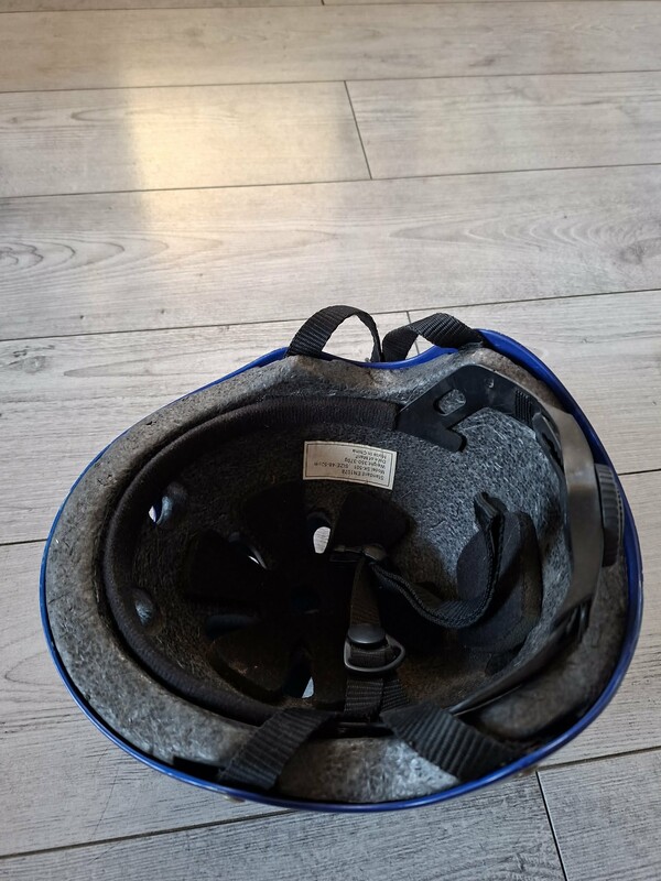 Elbląg Mam do sprzedania dwa kaski dziecięce. Stan Bardzo dobry. Nie zniszczone, nie popękane. Rozmiar 48-52 cm. Cena